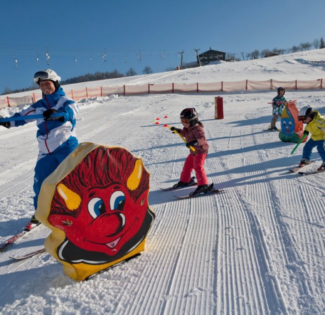 Skifahren lernen in der Kinderskischule in Abtenau